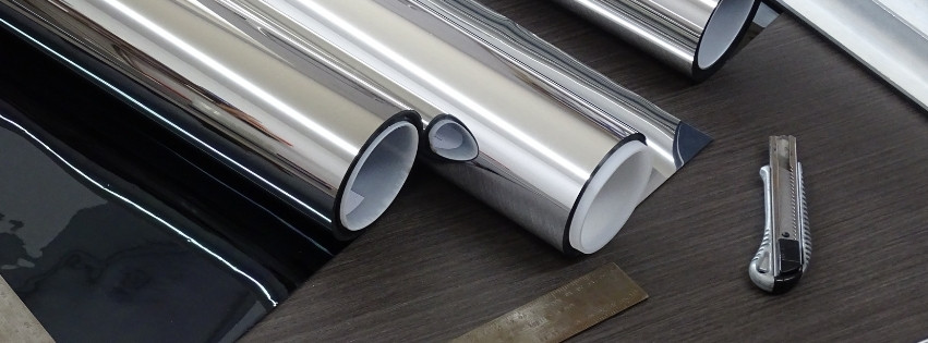 folie okienne w rolkach przygotowane do montażu